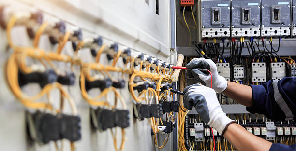 Professional Electrician technician working in Yosemite Lakes, CA